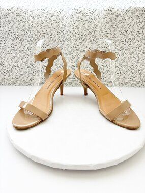 Chinese Laundry Strappy Heels Sandals Rubie Nude Patent Scalloped Women’s 9.5